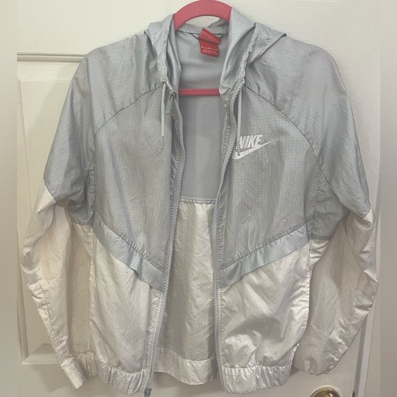 Women’s Nike windbreaker white/silver-grey - Picture 1 of 4